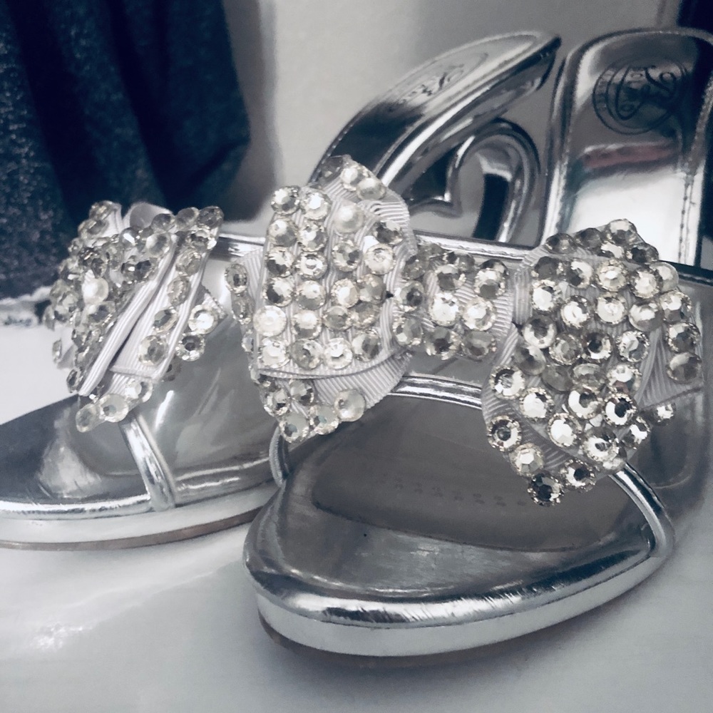 Silver / Clear heart-shaped heels with rhinestones
